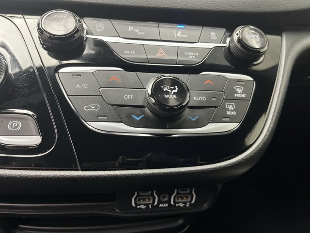 Used 2025 Chrysler Pacifica - photo 19