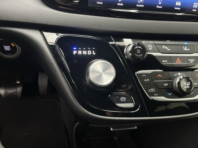 Used 2025 Chrysler Pacifica - photo 23