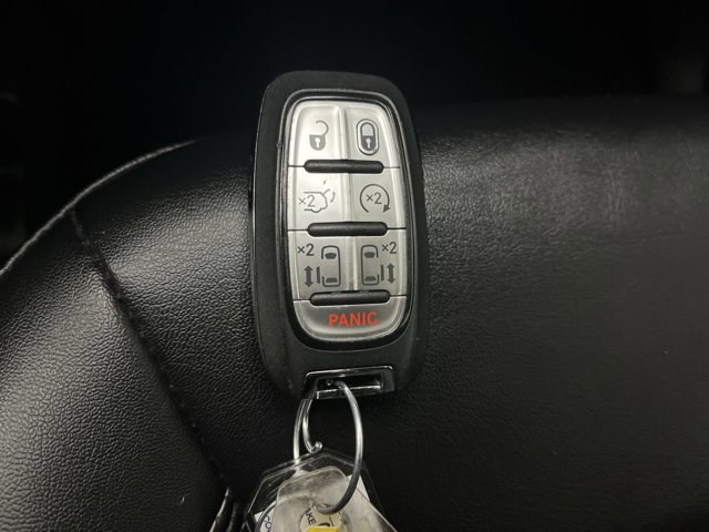 Used 2025 Chrysler Pacifica - photo 24