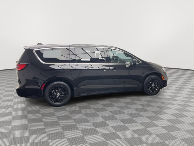 Used 2025 Chrysler Pacifica - photo 37