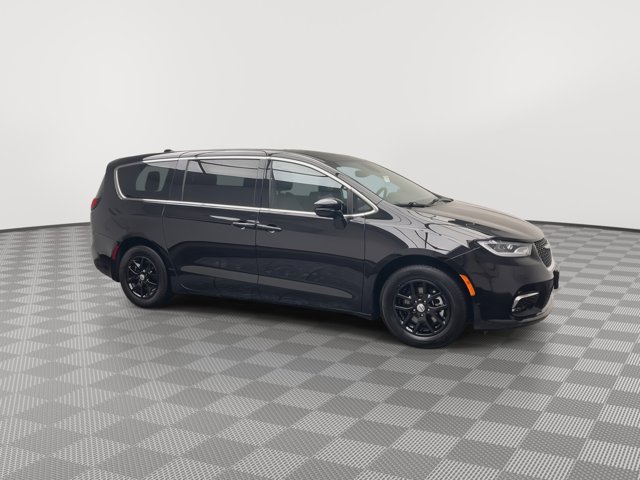 Used 2025 Chrysler Pacifica - photo 38