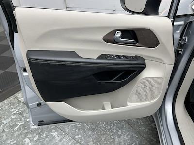 Used 2023 Chrysler Voyager - photo 1