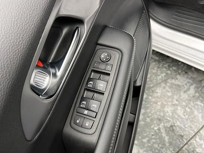 Used 2025 Chrysler Pacifica - photo 1