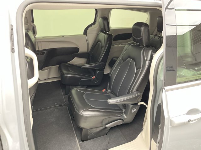 Used 2024 Chrysler Pacifica - photo 9