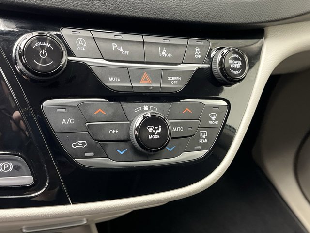 Used 2024 Chrysler Pacifica - photo 20