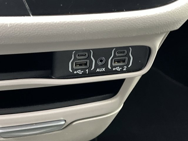 Used 2024 Chrysler Pacifica - photo 23