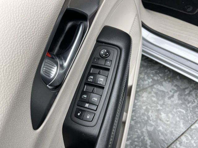 Used 2024 Chrysler Pacifica - photo 6
