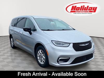 Used 2024 Chrysler Pacifica - photo 1