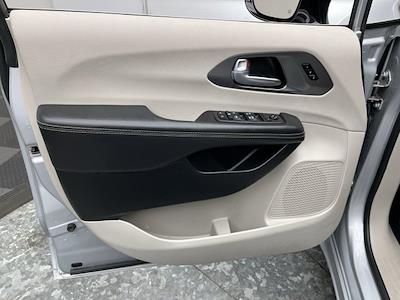 Used 2024 Chrysler Pacifica - photo 1