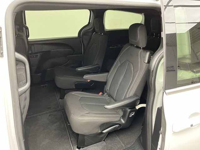 Used 2023 Chrysler Pacifica - photo 8