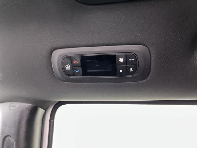 Used 2023 Chrysler Pacifica - photo 9