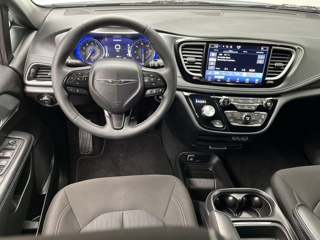 Used 2023 Chrysler Pacifica - photo 11