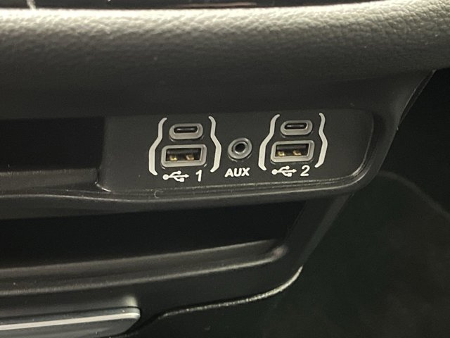 Used 2023 Chrysler Pacifica - photo 22