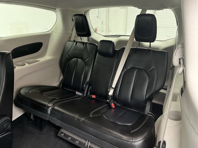 Used 2023 Chrysler Pacifica - photo 10