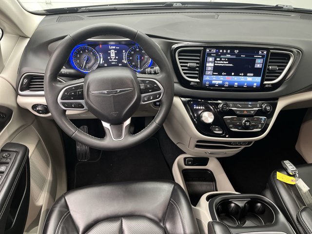 Used 2023 Chrysler Pacifica - photo 11