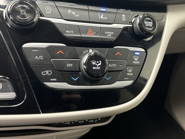 Used 2023 Chrysler Pacifica - photo 19