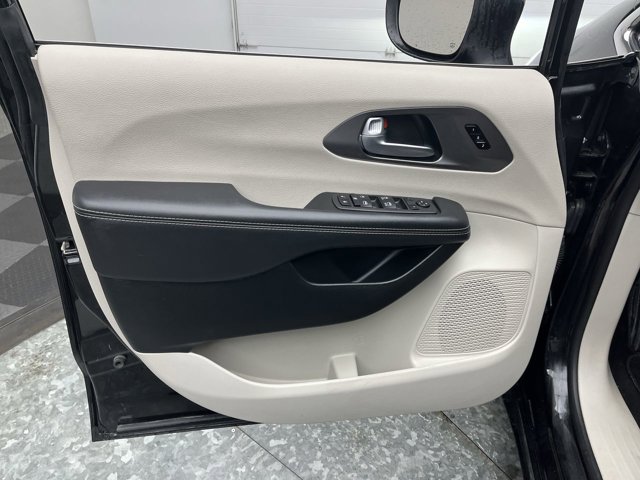 Used 2023 Chrysler Pacifica - photo 38
