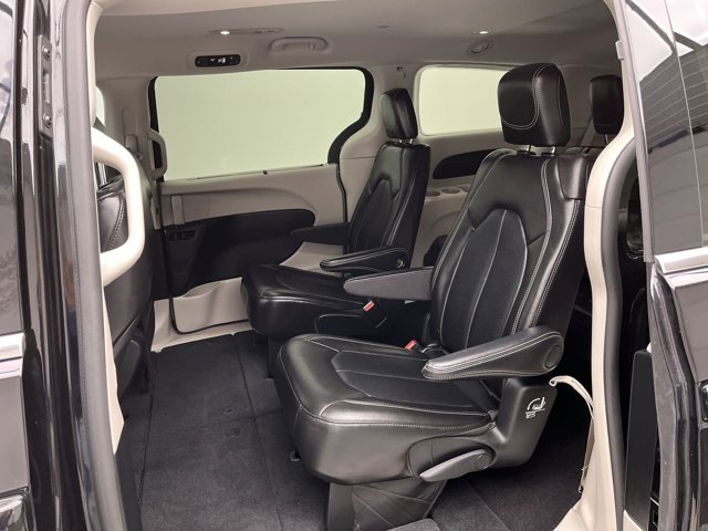 Used 2024 Chrysler Pacifica - photo 6