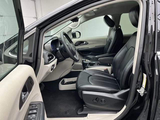 Used 2024 Chrysler Pacifica - photo 42