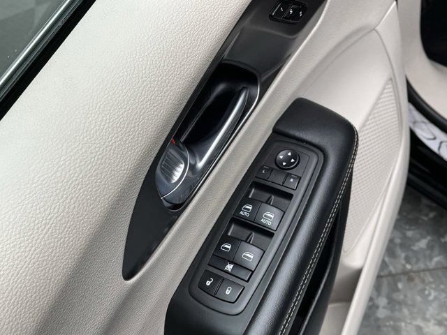 Used 2024 Chrysler Pacifica - photo 37