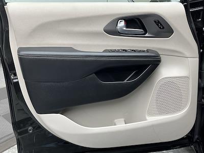 Used 2024 Chrysler Pacifica - photo 1