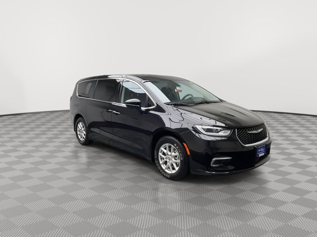 Used 2024 Chrysler Pacifica - photo 1