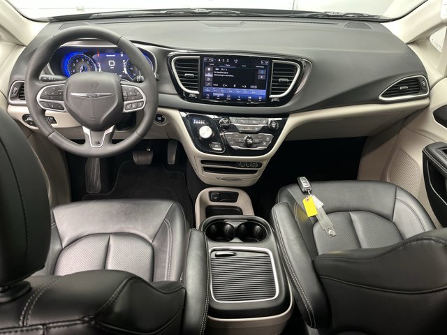 Used 2024 Chrysler Pacifica - photo 42