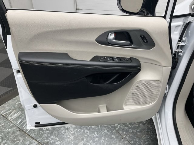 Used 2024 Chrysler Pacifica - photo 36