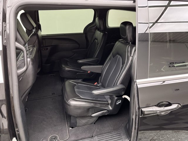 Used 2025 Chrysler Pacifica - photo 10