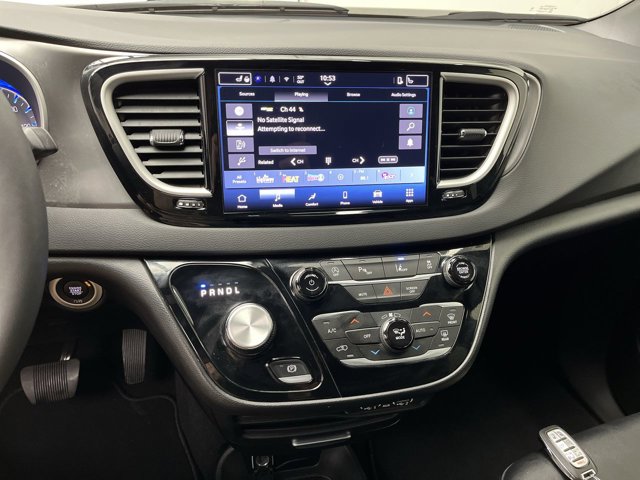 Used 2025 Chrysler Pacifica - photo 16