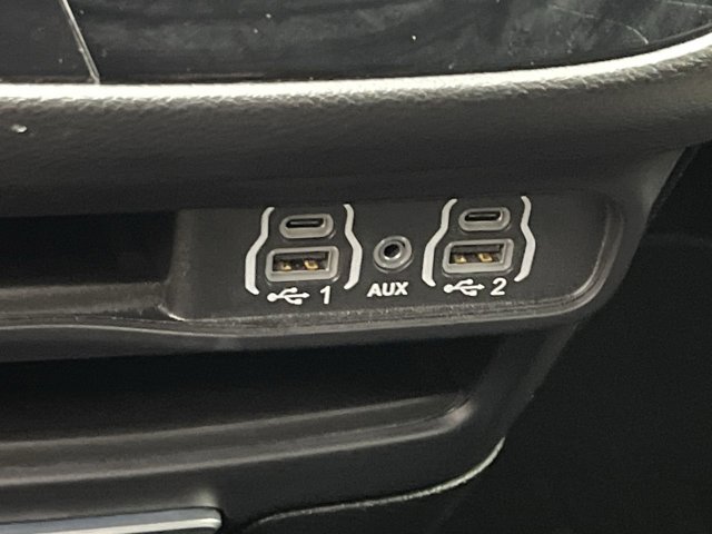 Used 2025 Chrysler Pacifica - photo 24