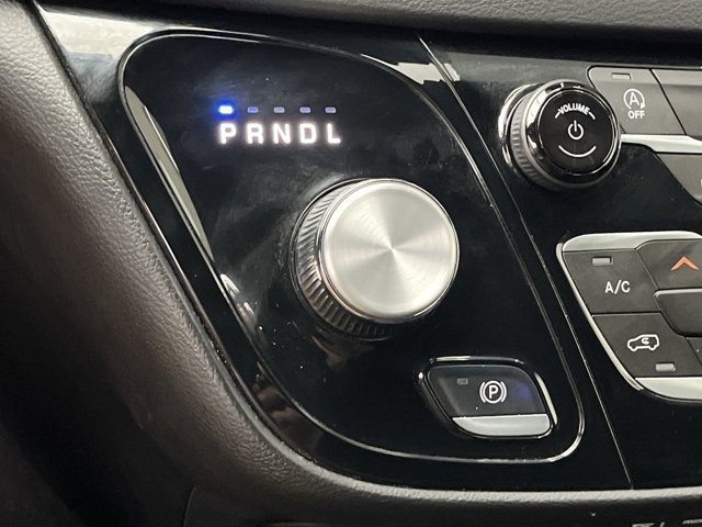 Used 2025 Chrysler Pacifica - photo 25