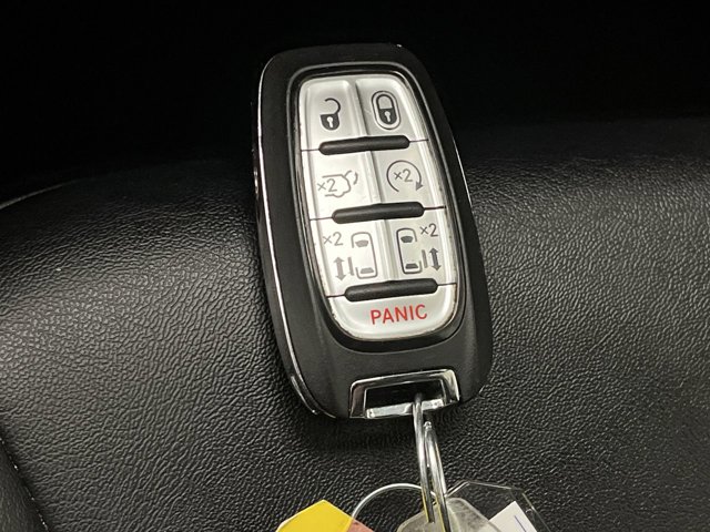 Used 2025 Chrysler Pacifica - photo 26