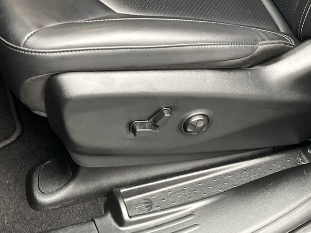 Used 2025 Chrysler Pacifica - photo 9