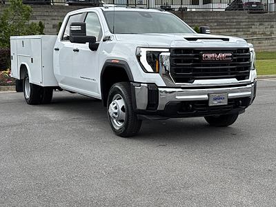 New 2025 GMC Sierra 3500 Pro Crew Cab 4WD 60 CA Cab Chassis for sale #CS11506 - photo 2