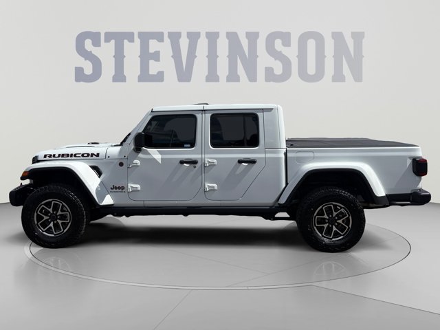Used 2025 Jeep Gladiator - photo 2