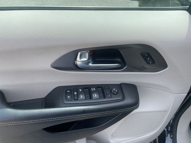 Used 2022 Chrysler Pacifica - photo 10