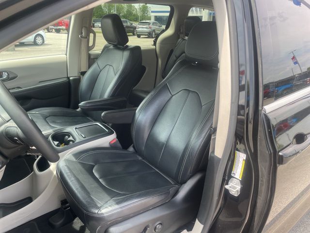 Used 2022 Chrysler Pacifica - photo 12