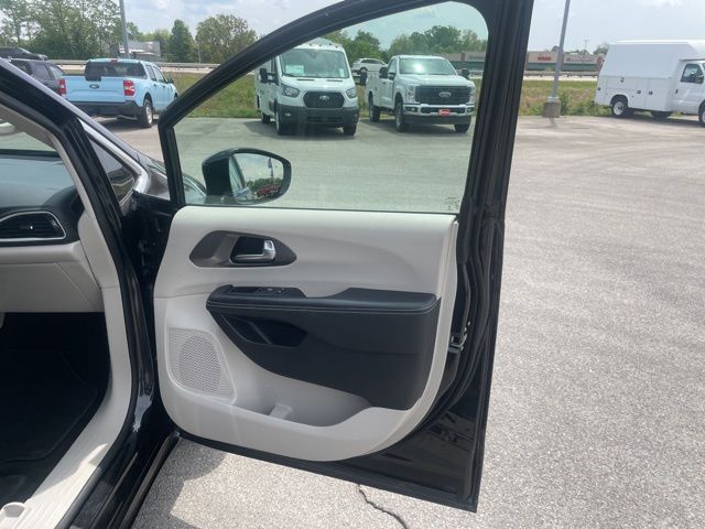 Used 2022 Chrysler Pacifica - photo 38
