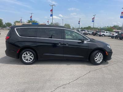 Used 2022 Chrysler Pacifica - photo 2