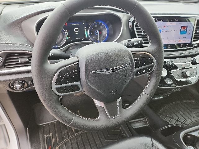 Used 2025 Chrysler Pacifica - photo 29