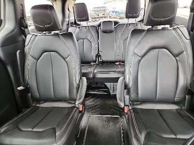 Used 2025 Chrysler Pacifica - photo 2