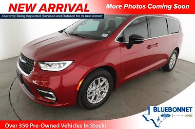 Used 2025 Chrysler Pacifica - photo 1