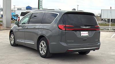 Used 2021 Chrysler Pacifica Hybrid Limited Minivan for sale #1MR510786 - photo 2