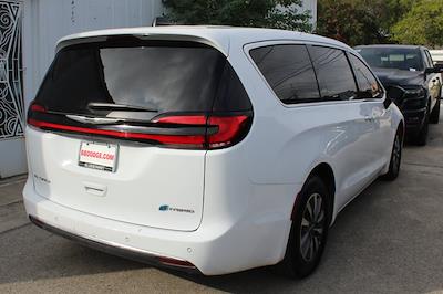 Used 2024 Chrysler Pacifica Select Minivan for sale #2RR178008 - photo 2