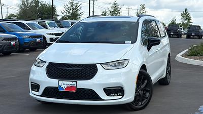 2023 Chrysler Pacifica AWD Minivan for sale #6PR593365 - photo 1
