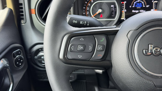 Used 2025 Jeep Gladiator - photo 24