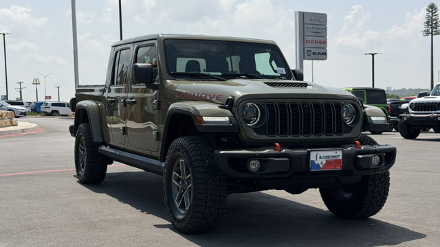 Used 2025 Jeep Gladiator - photo 6