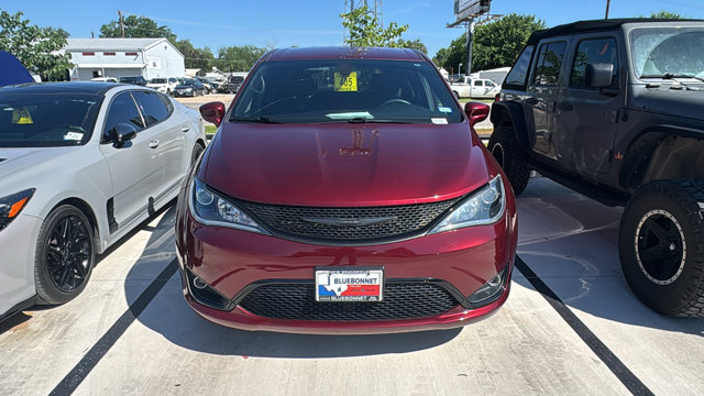 Used 2020 Chrysler Pacifica - photo 1
