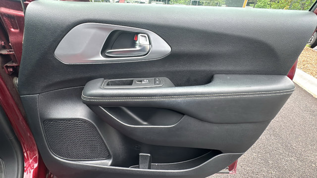 Used 2020 Chrysler Pacifica - photo 9